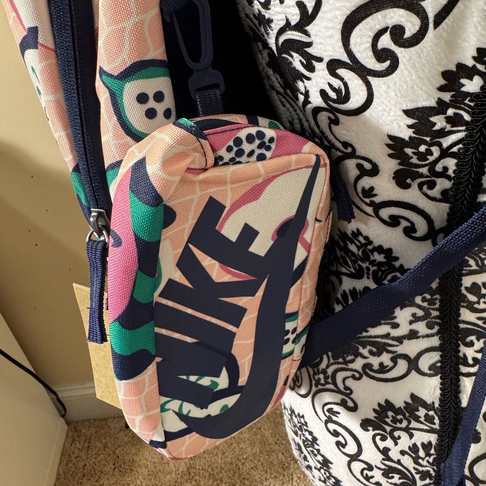 Nike Patterned Backpack NWT - Picture 9 of 10